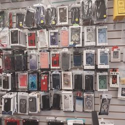 Tenemos fundas para cualquier tipo de teléfono. Los precios comienzan desde $10, $15 y $20. 