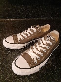 Converse womens 6.5 Great Condition 