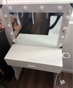 Vanity desk