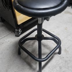 ROCKLER Pneumatic Shop Stool with Backstop