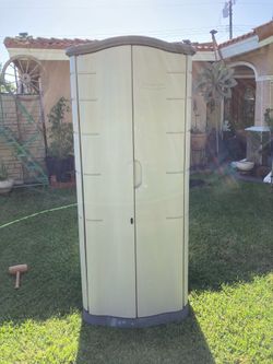 Storage rubermmaid dim 30”x21”x72”