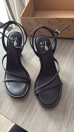 Black heel dress shoe