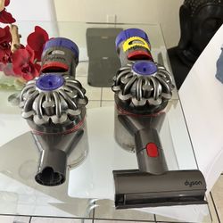 Dyson vacuum With All Parts Included Each One $170 In Good Condition 