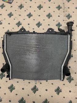 2018 bmw s1000rr radiator with a small hole that can be fix