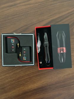Fk iron xion tattoo machine with two lightning bolt batteries