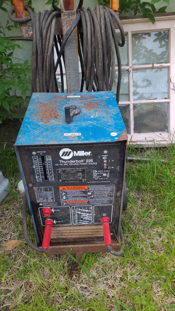 Miller THUNDERBOLT 225 WELDER