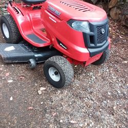 Nice Troy-Bilt Riding Mower 