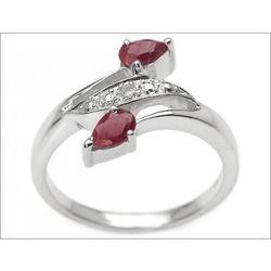 Garnet & Diamonds  Set In White Gold 