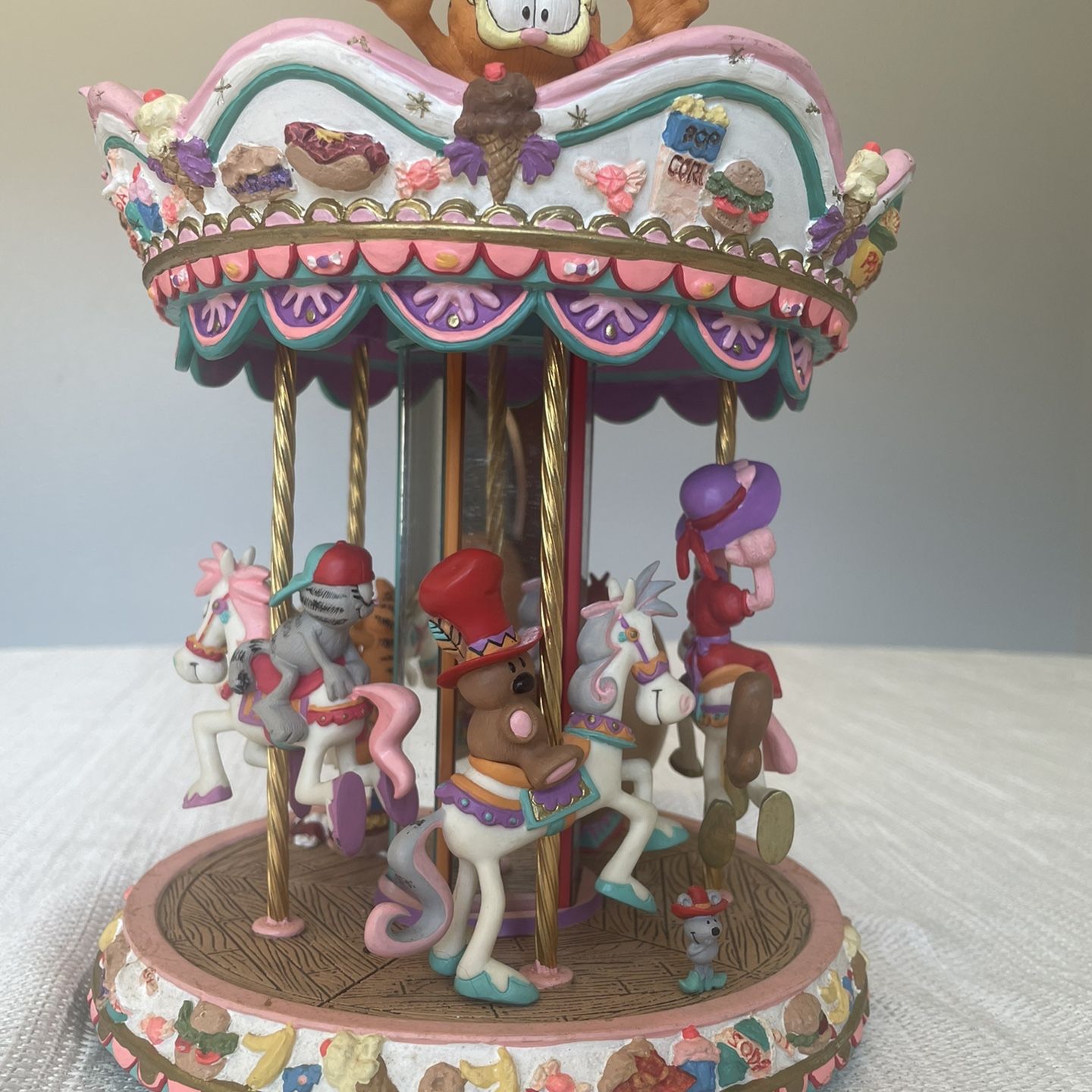 Danbury Mint Garfield Carousel By Jim Davis for Sale in Sumner, WA 
