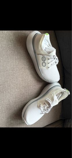 Oofos size 9 men