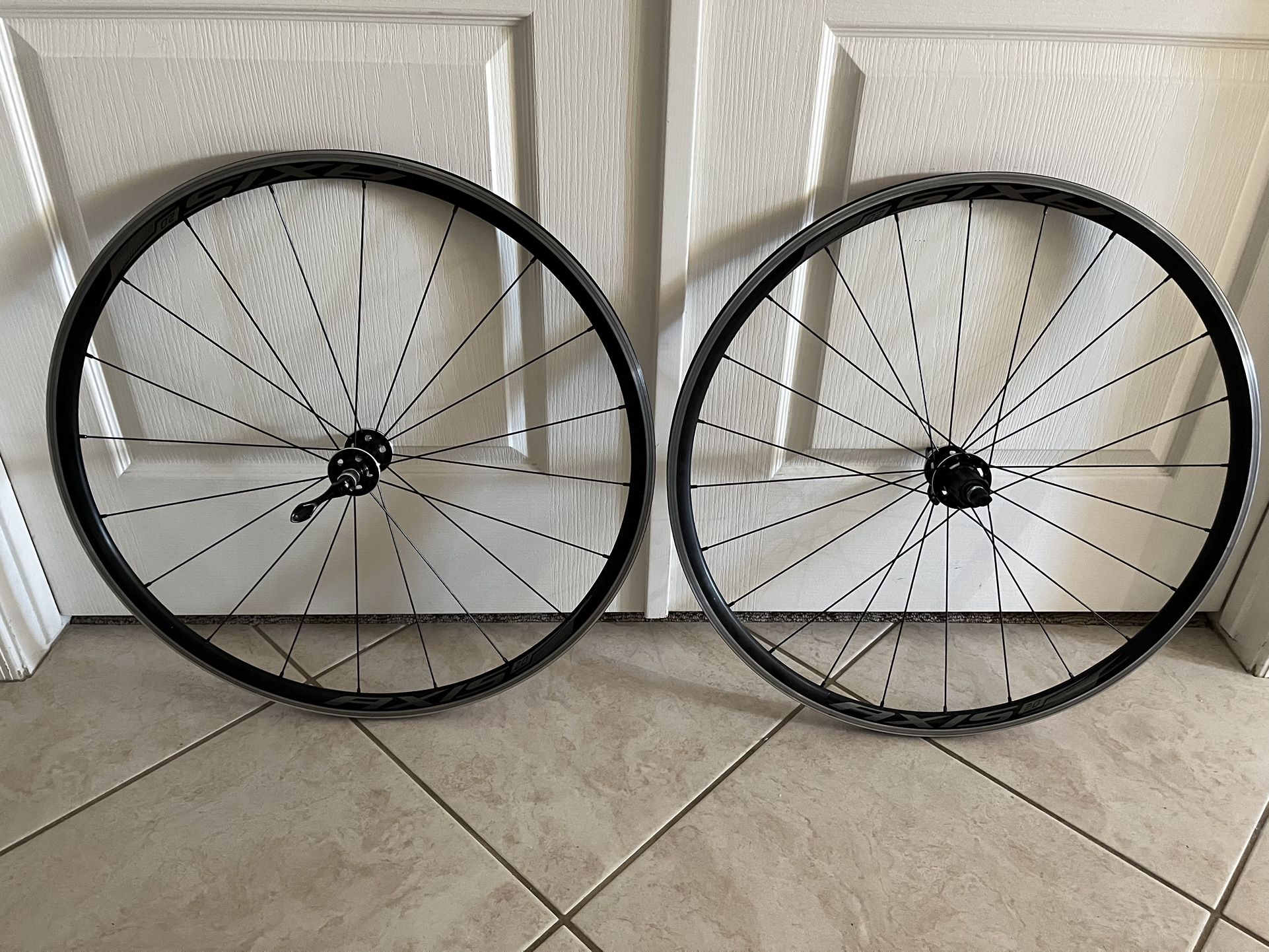Specialized Axis 2.0 Road Wheelset.-700c excellent for Sale in