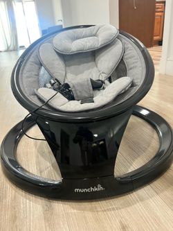 Infant swivel seat chair swing Munchkin