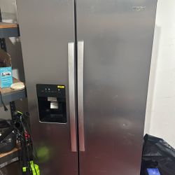 Whirlpool 2 Door Fridge And Freezer 