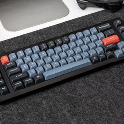Keychron - Q65 QMK Custom Mechanical Keyboard in Carbon Black with Knob