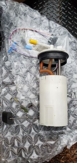 6.0l Denali Yukon. 2001-2005 Fuel Pump Used