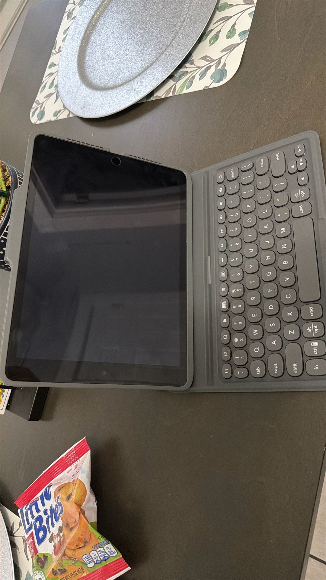 IPAD 9th gen Cellular version Unlocked