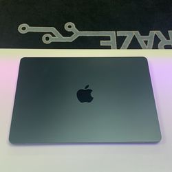 2022 MacBook Air 13.6-inch M2 Chip 256GB SSD/8GB Ram Open Box