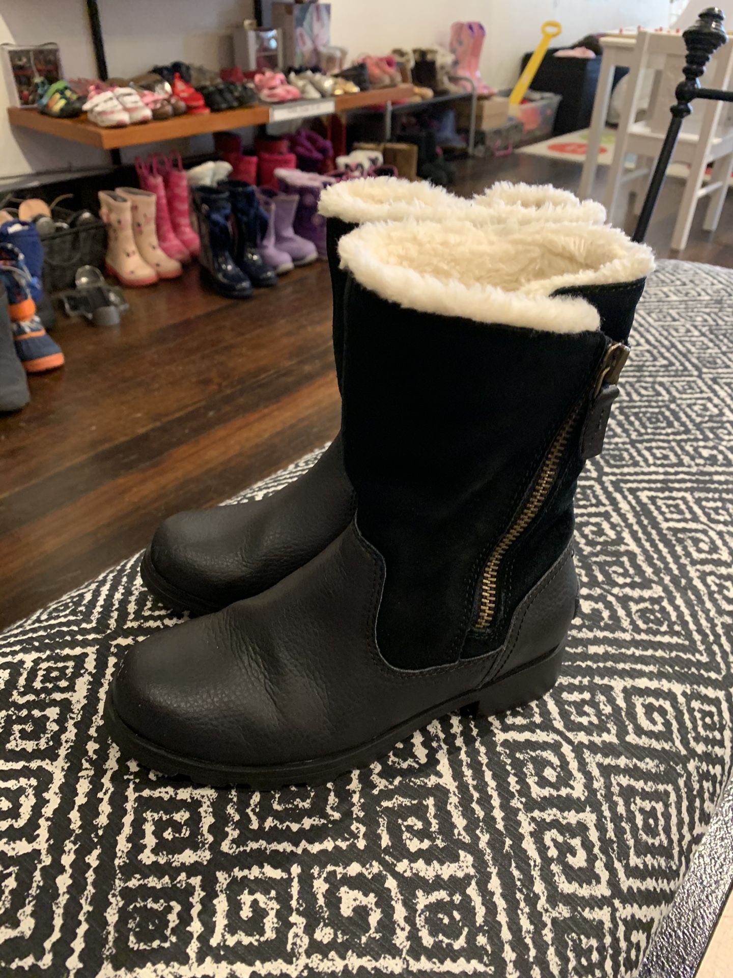 Sorel Girls Suede & Leather Winter Boots Size 1