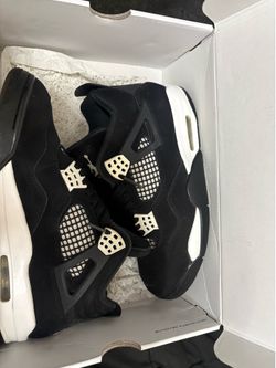Air Jordan 4s White Thunders