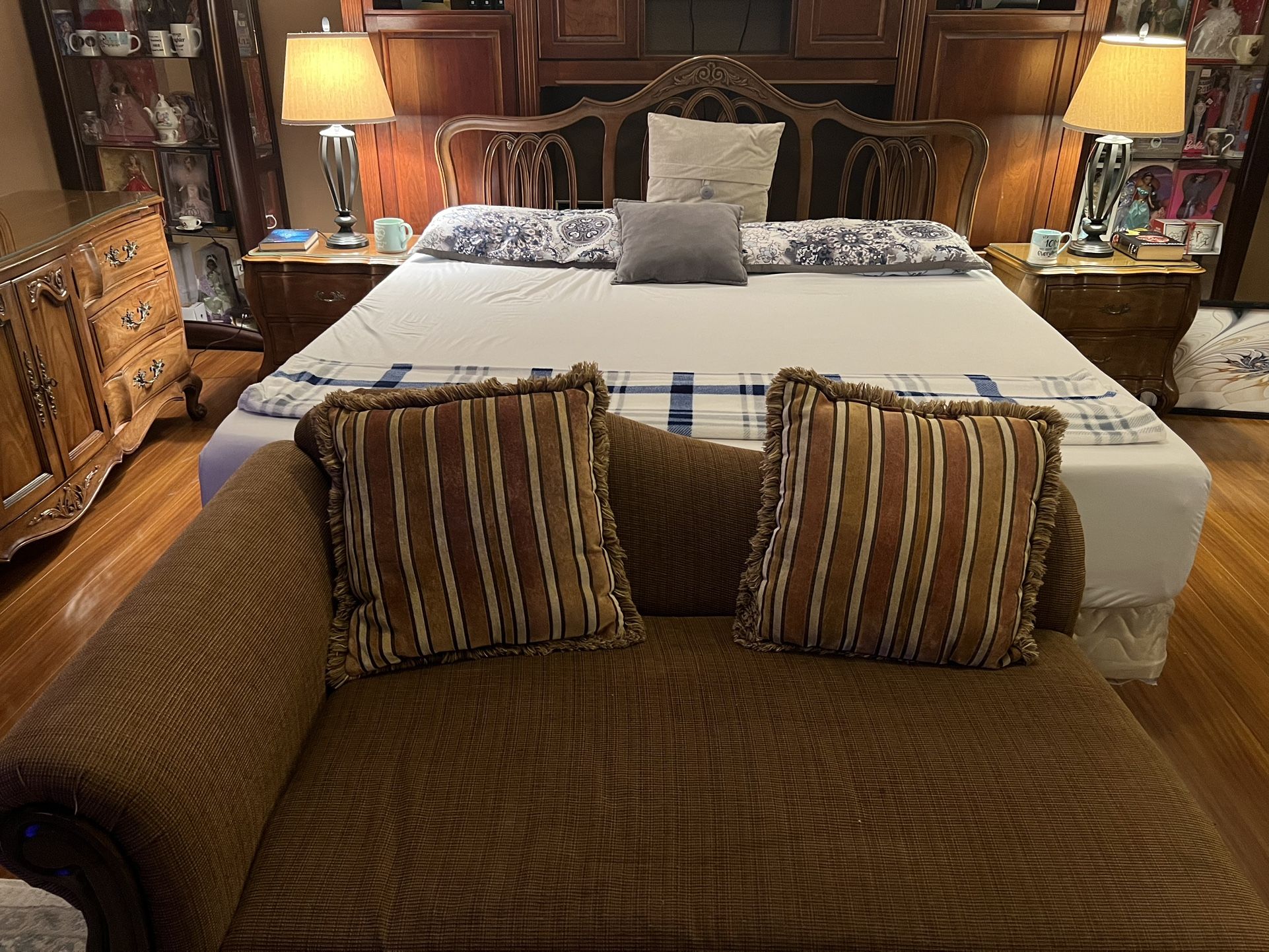 Antique Elegant King Bedroom Set