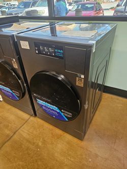 Washer and dryer in 1 Samsung bespoke 5.3 cubic feet