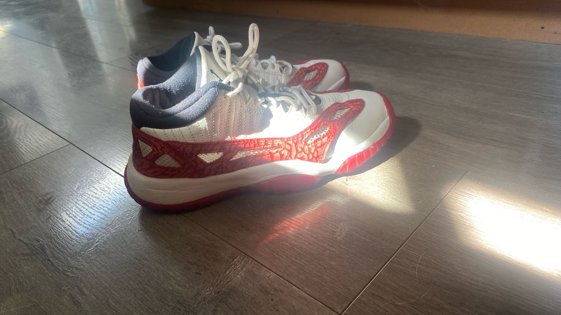 Jordan Low Retro IE Size 6.5 (SHOES/SNEAKERS)