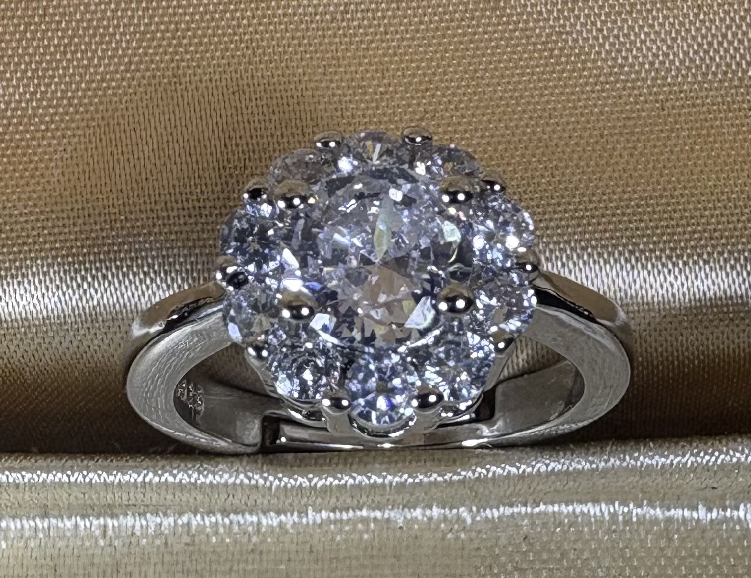 High Quality Moissanite Ring For Women Shiny Zircon One Carot Engagement Wedding Ring