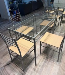 Dinner table and 4 chairs
