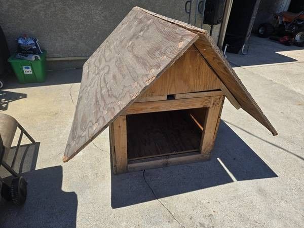 Free XL Dog House