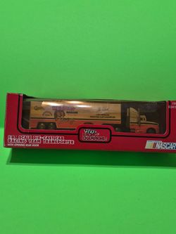 Racing Champions Hooters NASCAR 1:87 Die-Cast Transporter