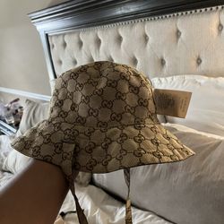 Reversible Gucci Bucket Hat (Authentic)
