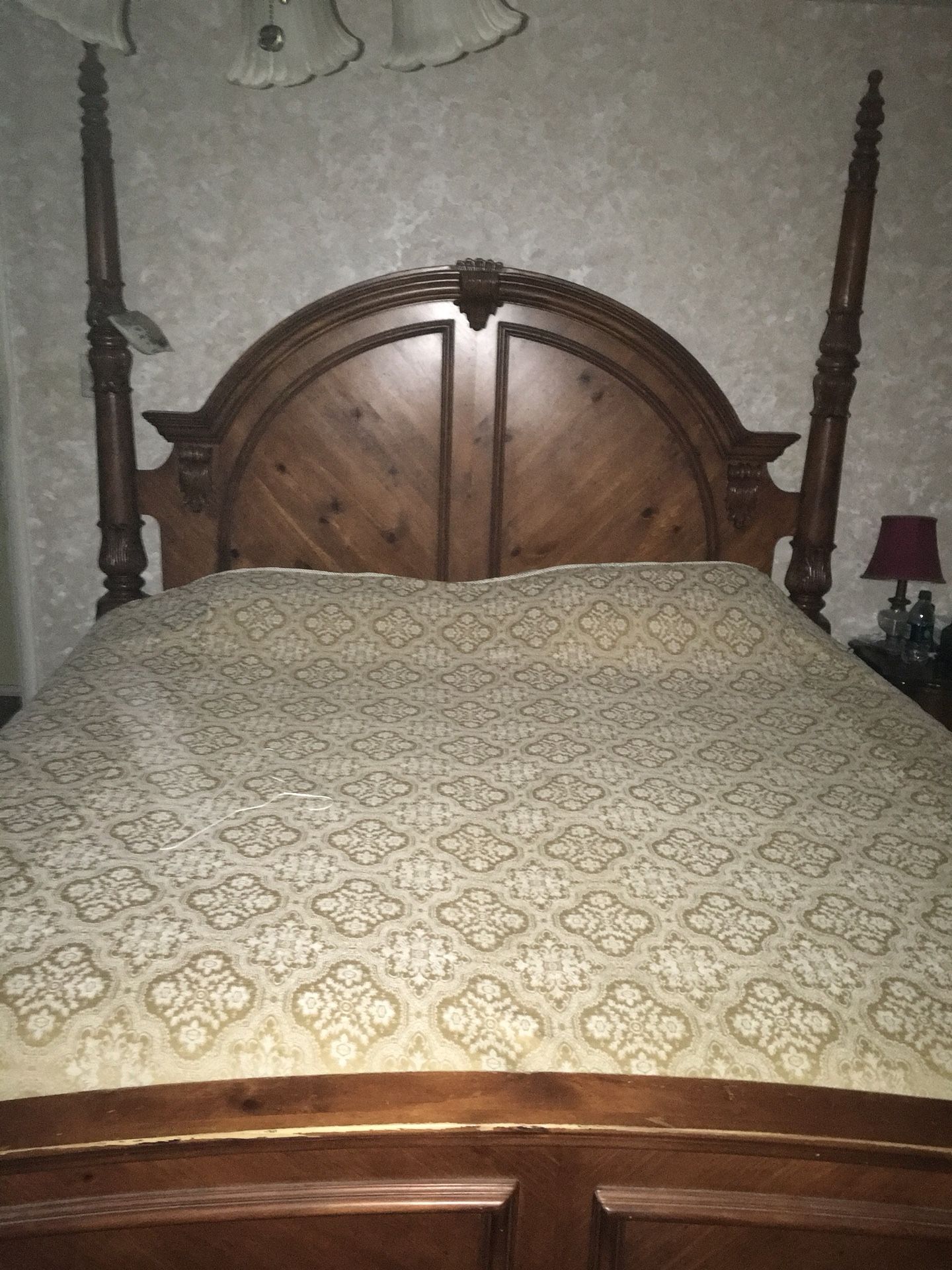 Solid oak king size bed frame. (Mattress not included)