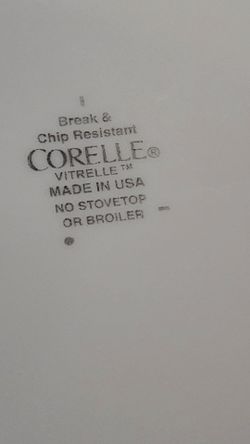 Corelle 32-Piece Dinnerware Set – Classic Café Red