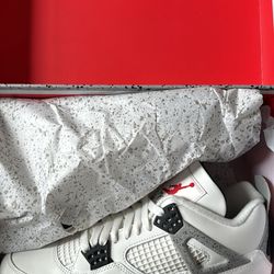 Jordan 4 White Cements SIZE 9