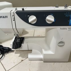 VINTAGE Pfaff Hobby 1032 Sewing Machine Adjustable Stitch Length and Width