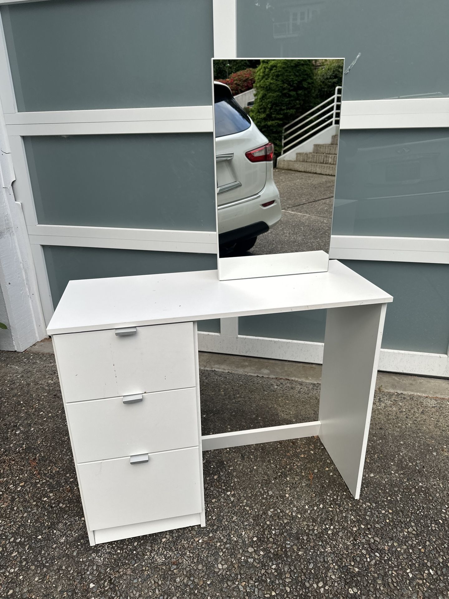 Small Makeup Vanity / Desk