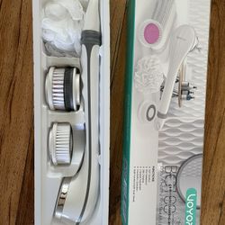 NEW Bath Cleansing Brush