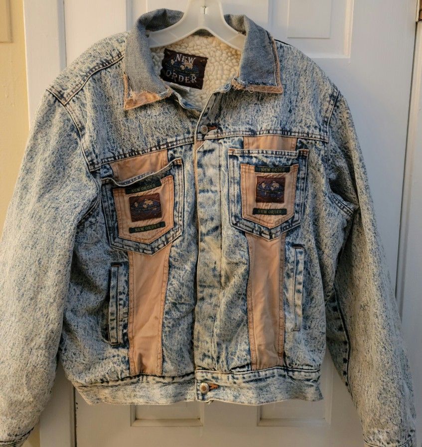 Men's Distressed Denim Jean Jacket SIZE L