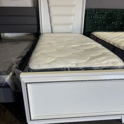 Twin Bed Wht Matres For $300