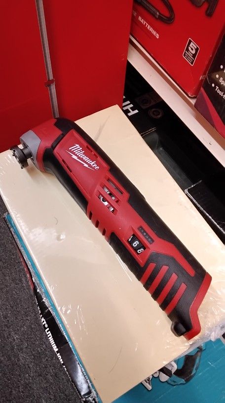 MILWAUKEE  M12 MULTI  - TOOL  (TOOL ONLY)