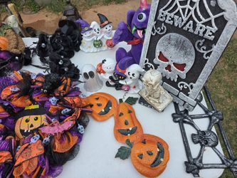 Tub full Halloween