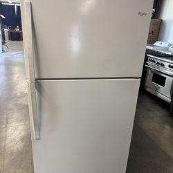  Whirlpool 33” White Refrigerator White Gloss 20 Cu Ft 