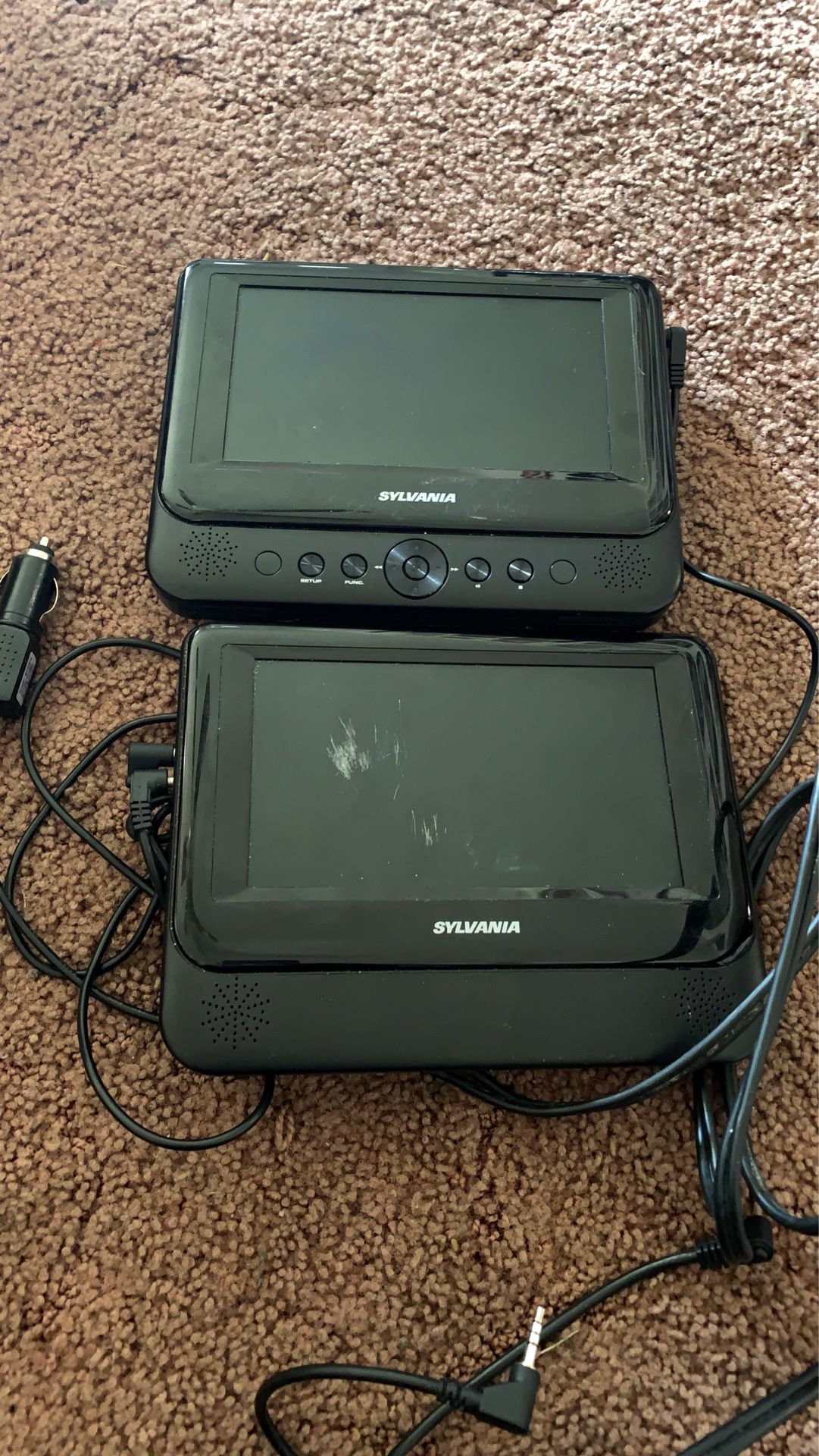 Vehicle DVD player two screens
