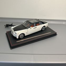 1:24 Scale Rolls-Royce Phantom Die-Cast Model