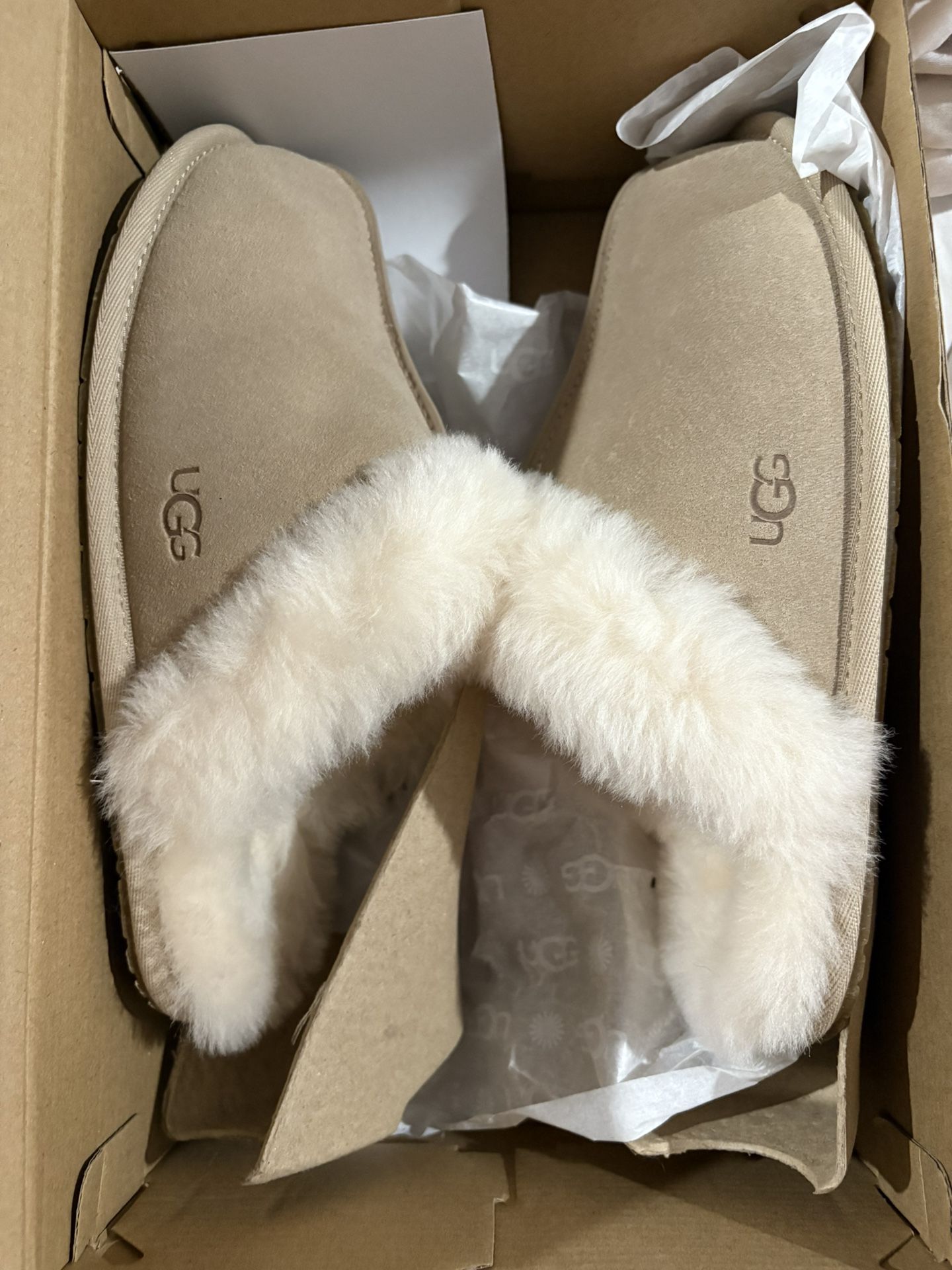 UGG Slippers – Size 7