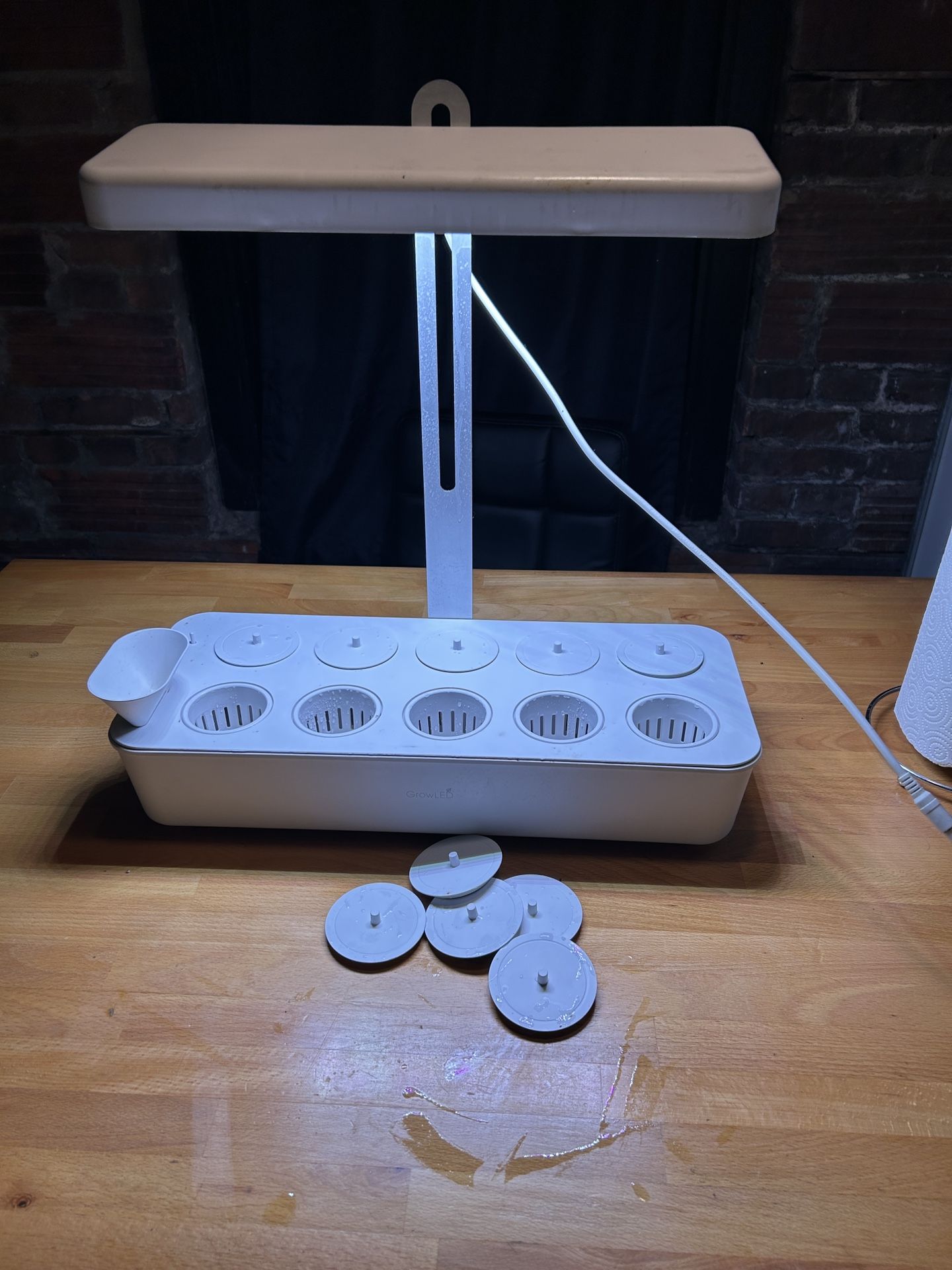 Indoor Hydroponic Garden Kit w/ LED Grow Light – 10-Pod System