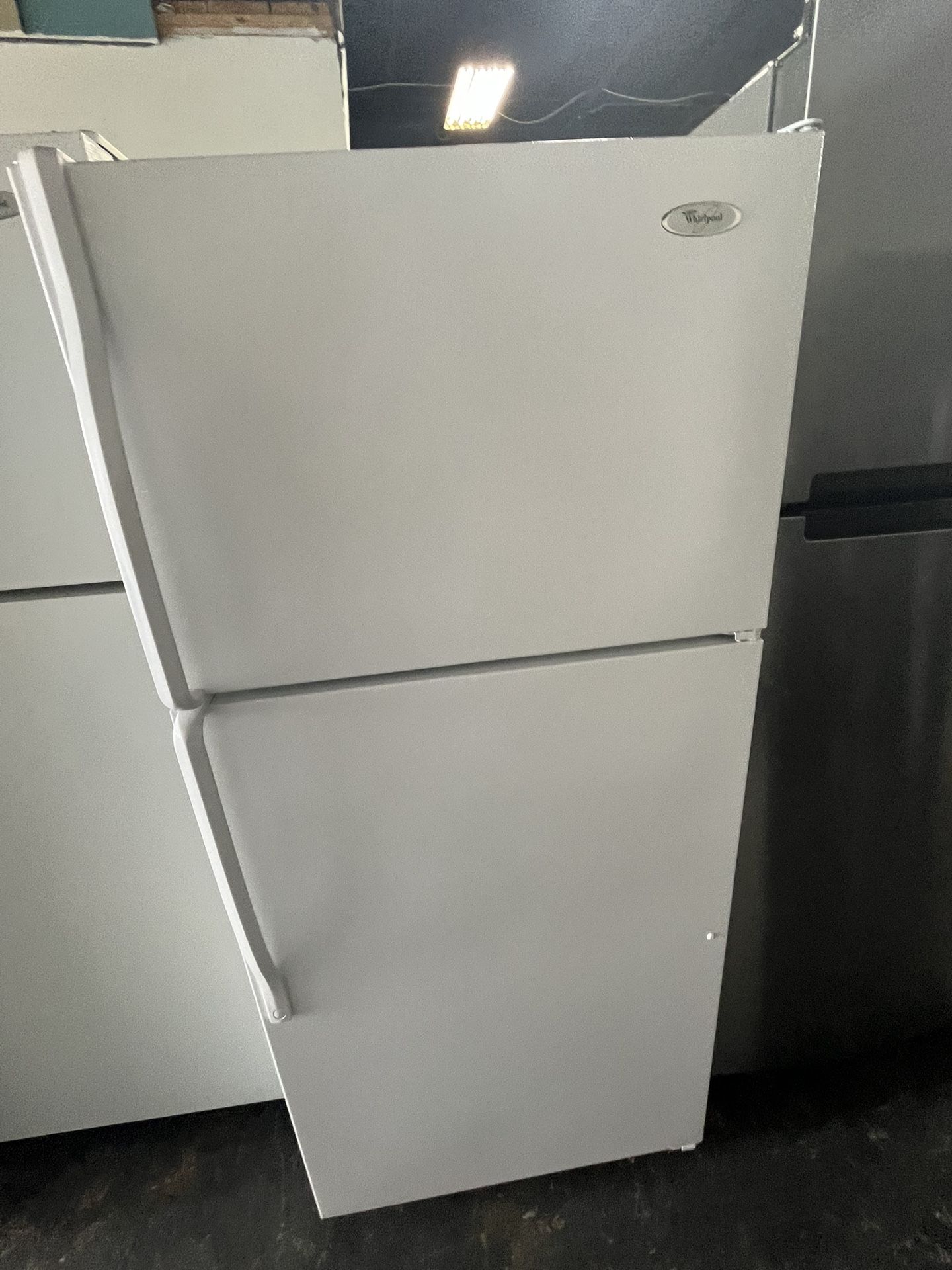 Refrigerator Whirlpool 28”