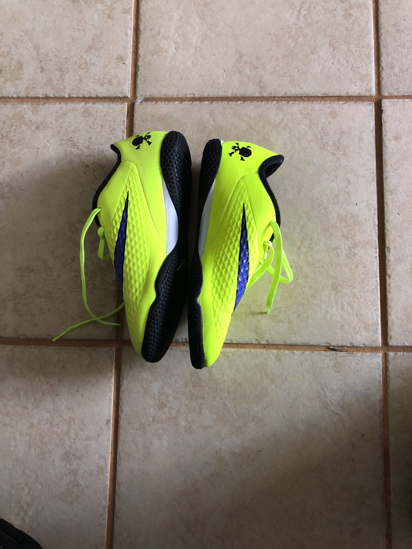 Nike size 6y hot sale