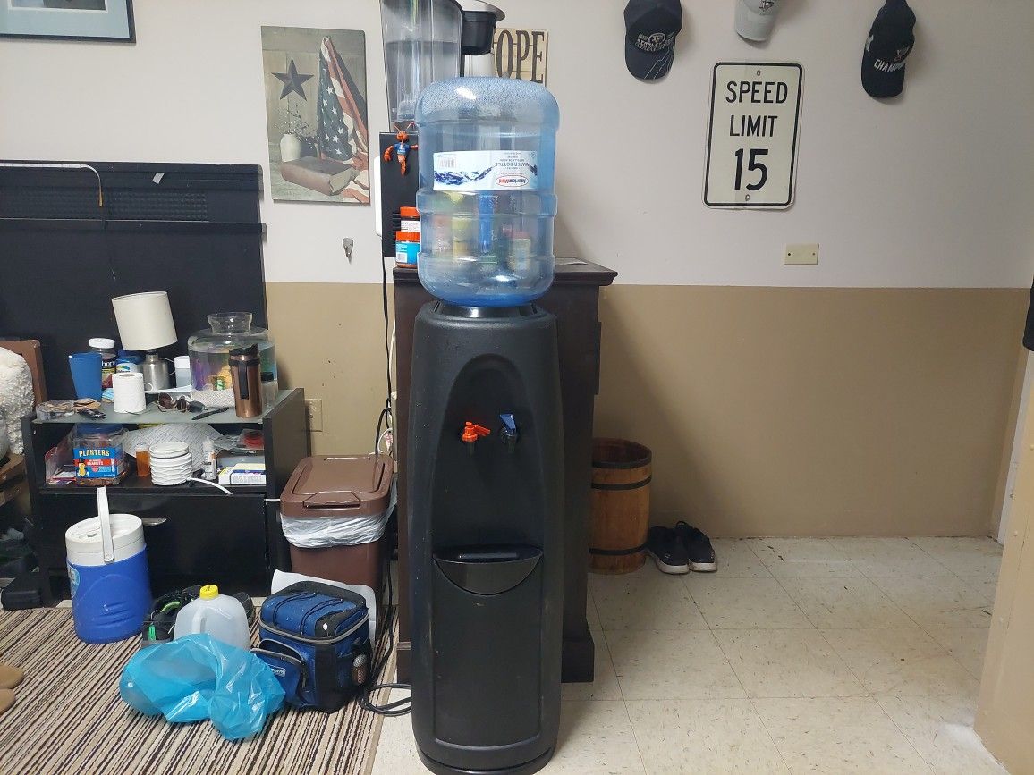 Hot And Cold Water Machine