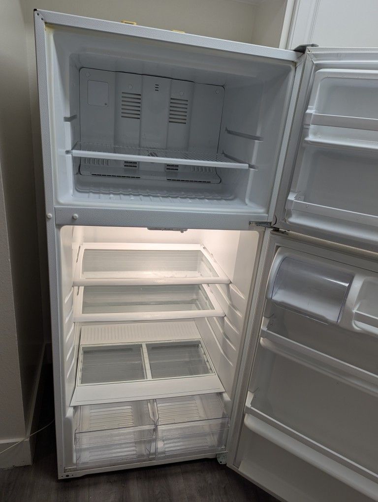 Whirlpool 14 Cu Ft White Top Freezer Refrigerator